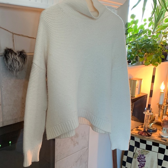 Vince 70% Wool & 30% Cashmere Thick Cream Knit Sweater Size L